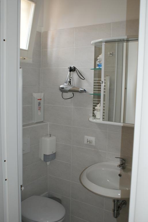 4-Tourist House Bologna-Studio - Self Check-In Ngoại thất bức ảnh